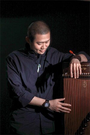 Foto Jiao Li, Leiter des Sichuan Guzheng Ensemble